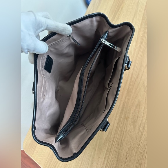 Burberry Tote Bag - Picture 6 of 17